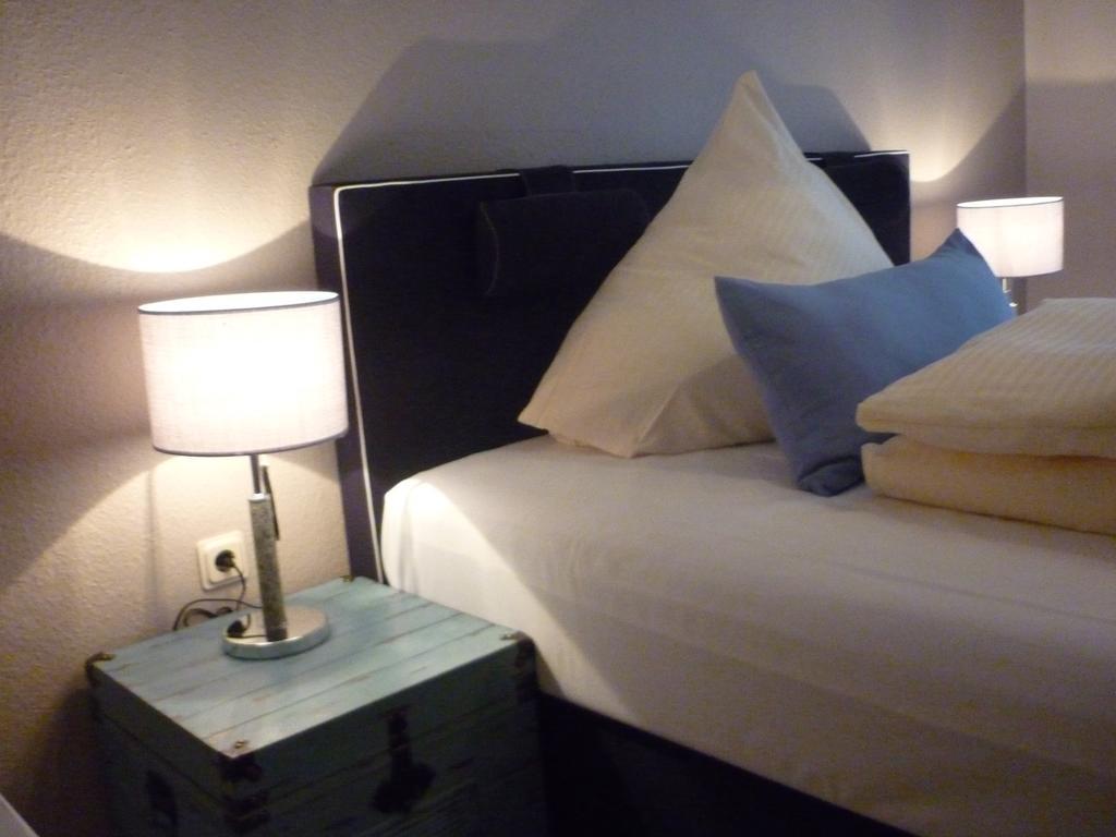 Zu Jeddelohs Lodge Hotel Gladenbach Oda fotoğraf